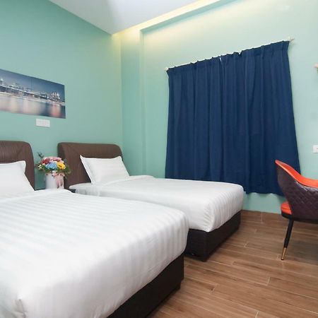 Good 9 Hotel - Bukit Dahlia Τζόχορ Μπάχρου Εξωτερικό φωτογραφία