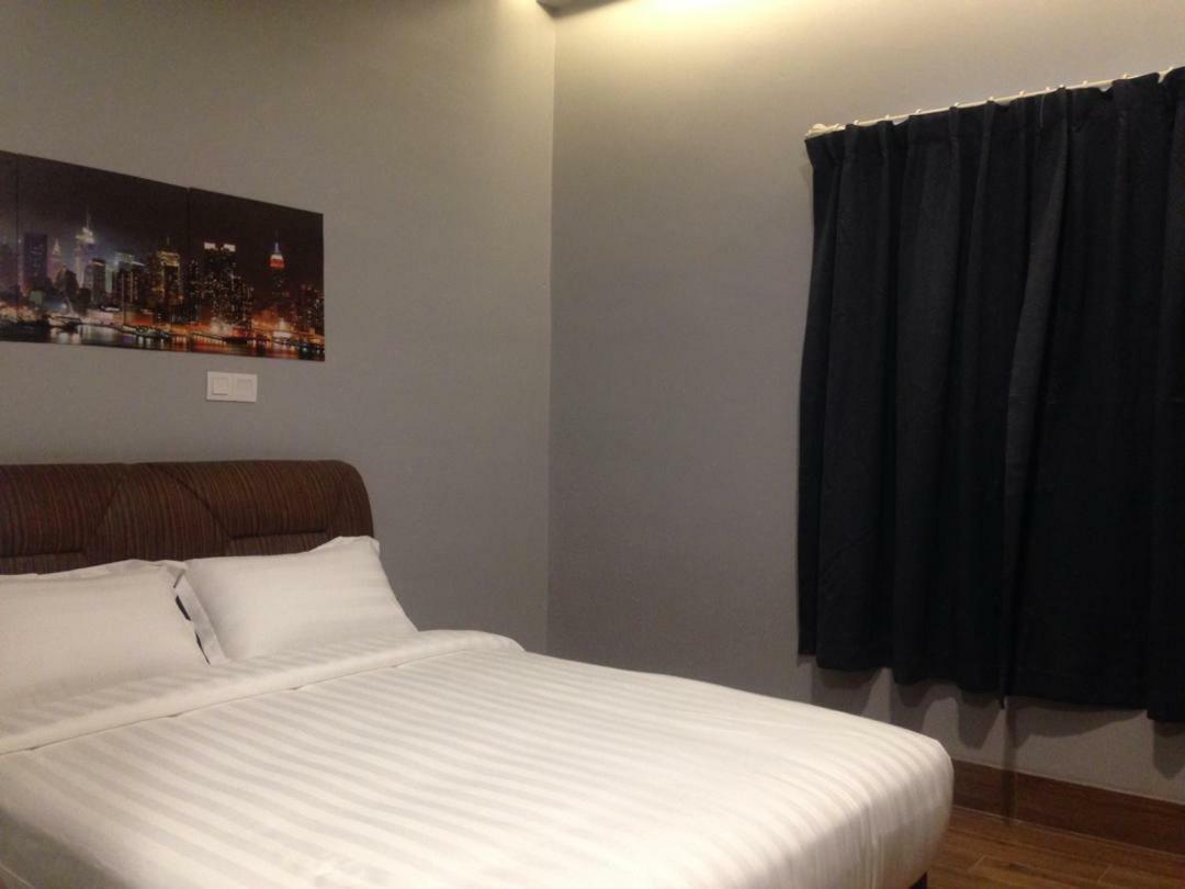 Good 9 Hotel - Bukit Dahlia Τζόχορ Μπάχρου Εξωτερικό φωτογραφία