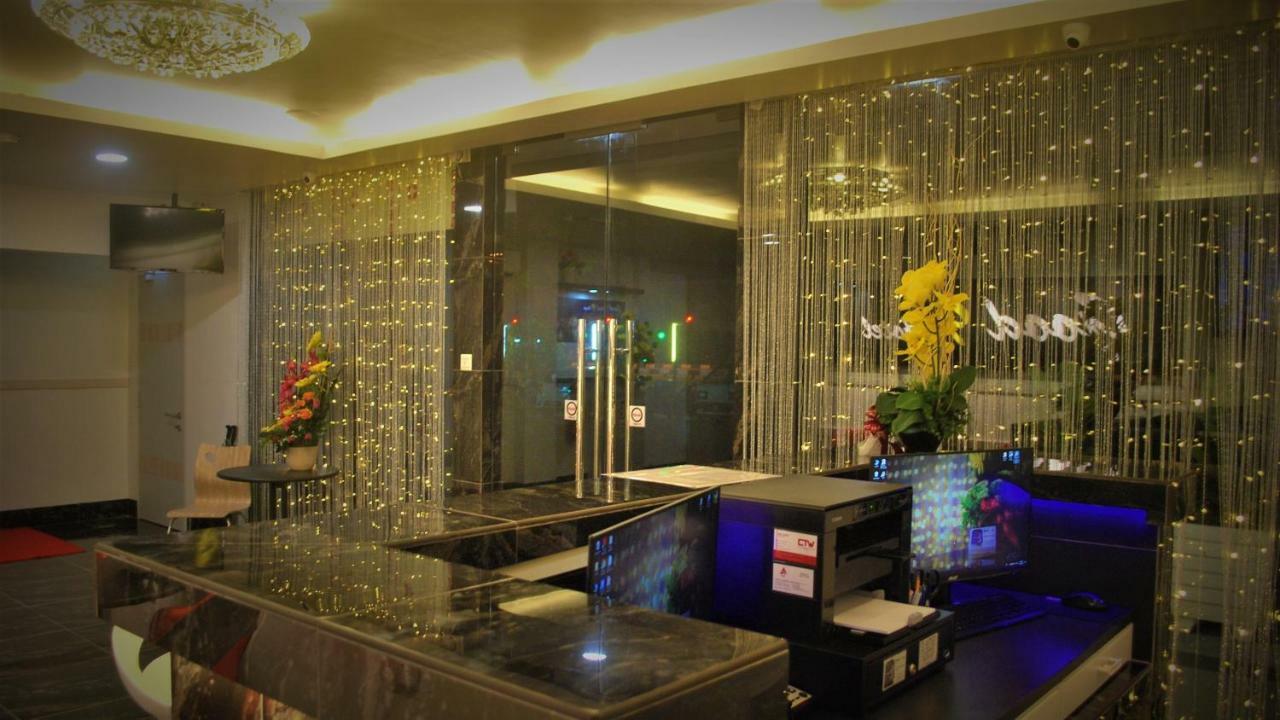 Good 9 Hotel - Bukit Dahlia Τζόχορ Μπάχρου Εξωτερικό φωτογραφία